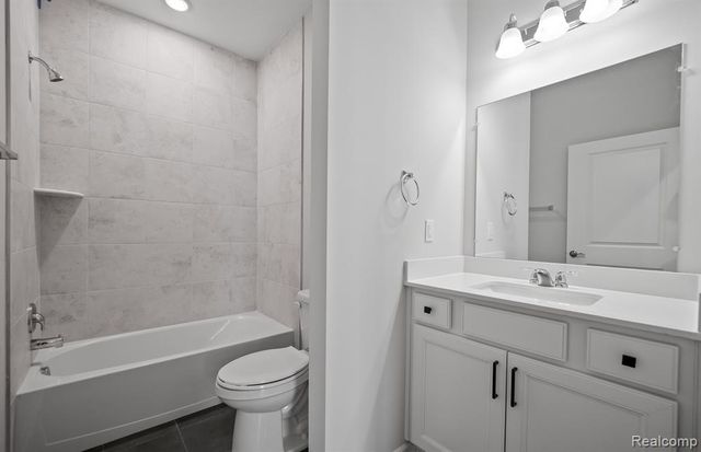 20352 Banbury Court, Macomb, MI 48044