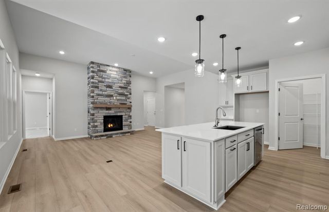 20352 Banbury Court, Macomb, MI 48044