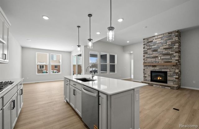 20352 Banbury Court, Macomb, MI 48044