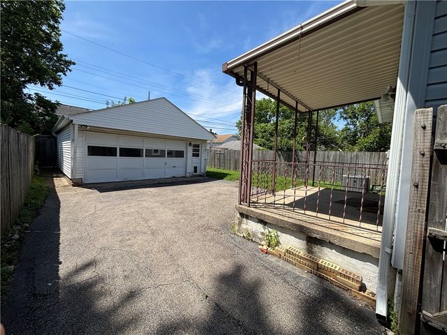 2357 S Smithville Road, Dayton, OH 45420