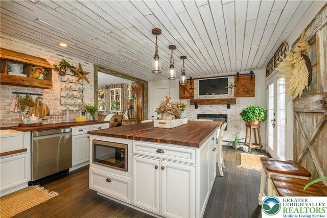68 Mitchell Avenue, Upper Nazareth Twp, PA 18064