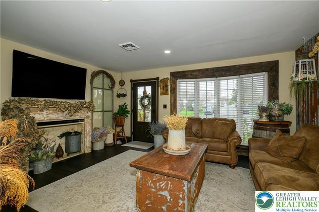 68 Mitchell Avenue, Upper Nazareth Twp, PA 18064