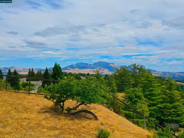 1239 Sunrise Ridge Dr, Lafayette, CA 94549