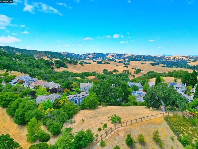1239 Sunrise Ridge Dr, Lafayette, CA 94549