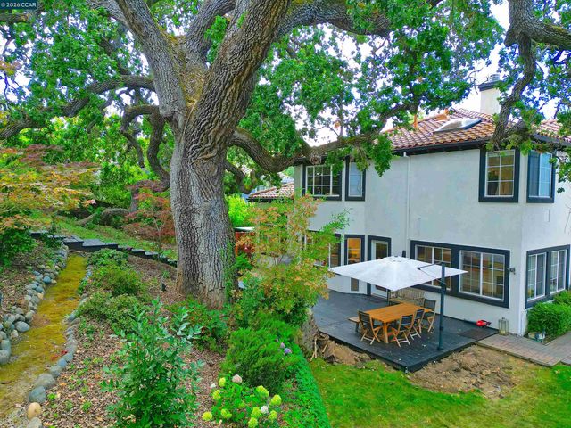 1239 Sunrise Ridge Dr, Lafayette, CA 94549