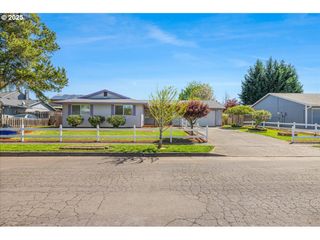 642 S 23RD Ave, Cornelius, OR 97113