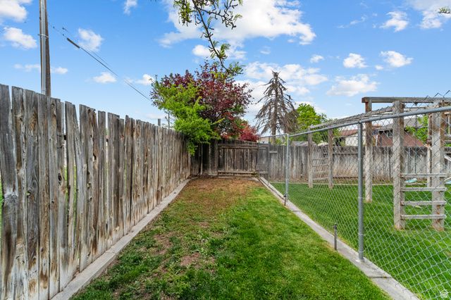 4884 S HUNTINGTON RD, Taylorsville, UT 84129