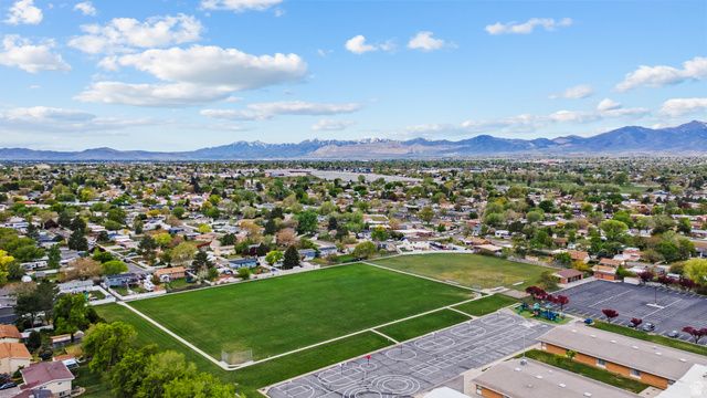 4884 S HUNTINGTON RD, Taylorsville, UT 84129