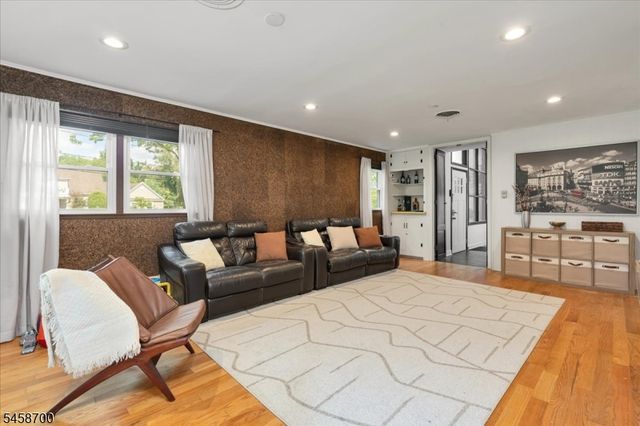 6 Donsen Ln, Scotch Plains Twp., NJ 07076