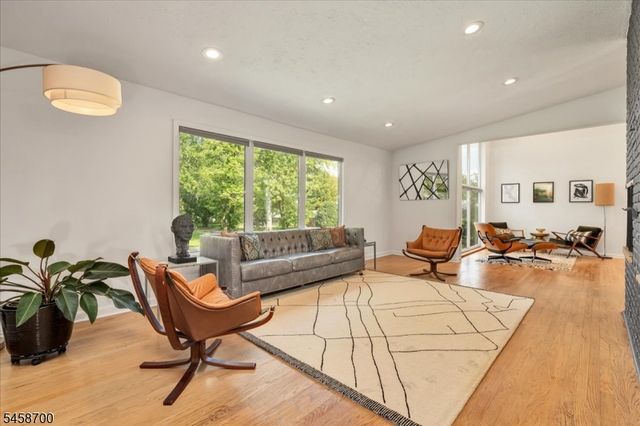 6 Donsen Ln, Scotch Plains Twp., NJ 07076