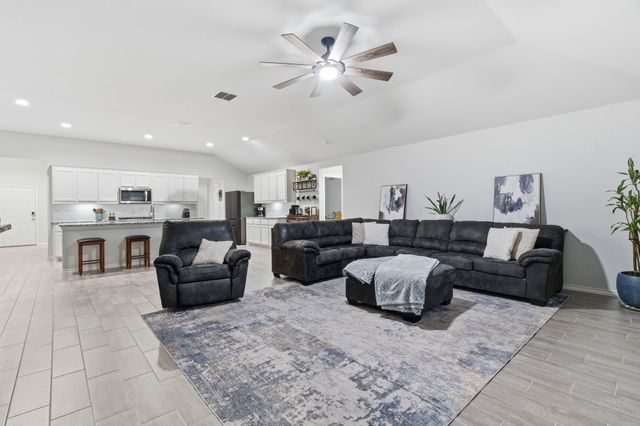 437 Falcon Way, Azle, TX 76020