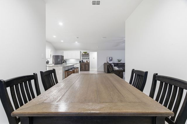 437 Falcon Way, Azle, TX 76020