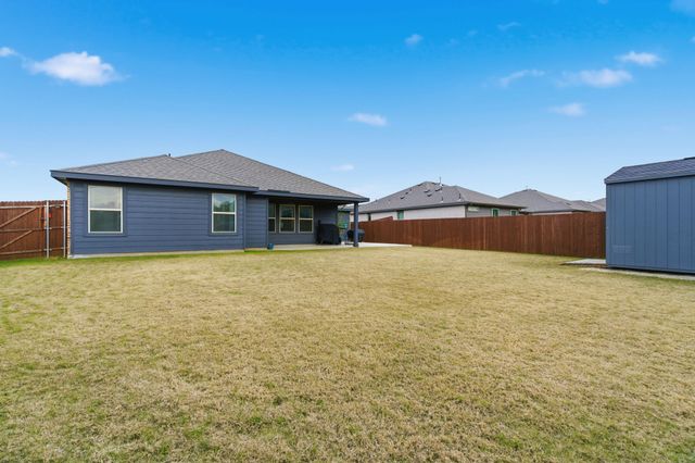 437 Falcon Way, Azle, TX 76020