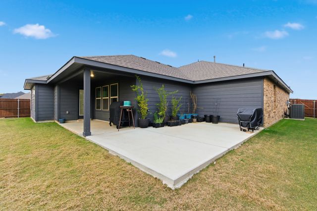 437 Falcon Way, Azle, TX 76020