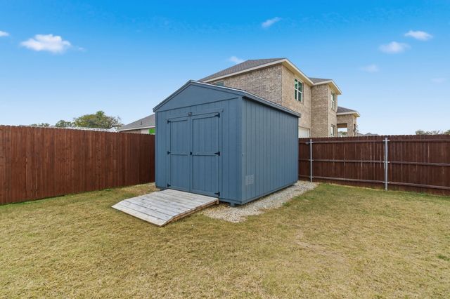 437 Falcon Way, Azle, TX 76020