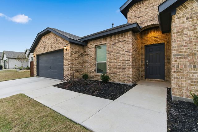 437 Falcon Way, Azle, TX 76020