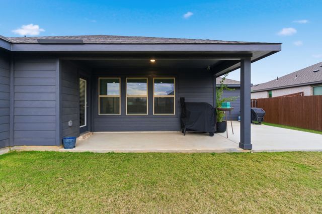 437 Falcon Way, Azle, TX 76020