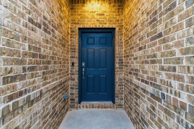 437 Falcon Way, Azle, TX 76020