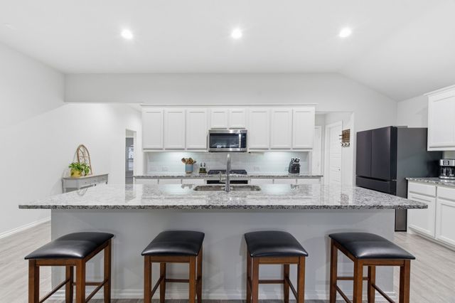 437 Falcon Way, Azle, TX 76020