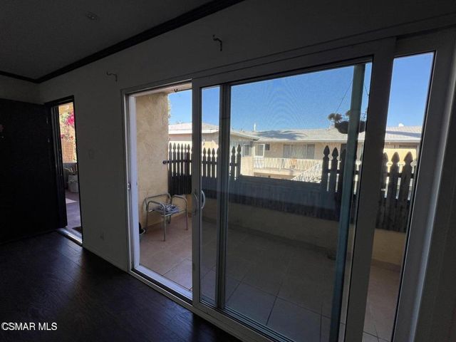 18617 Clark Street 4, Tarzana, CA 91356