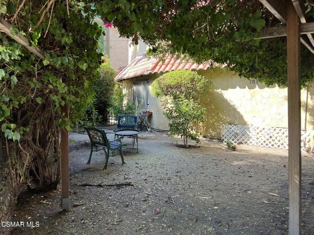 18617 Clark Street 4, Tarzana, CA 91356