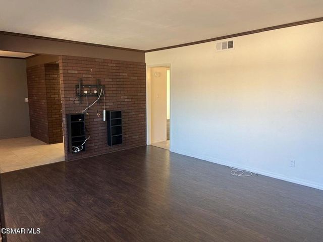 18617 Clark Street 4, Tarzana, CA 91356