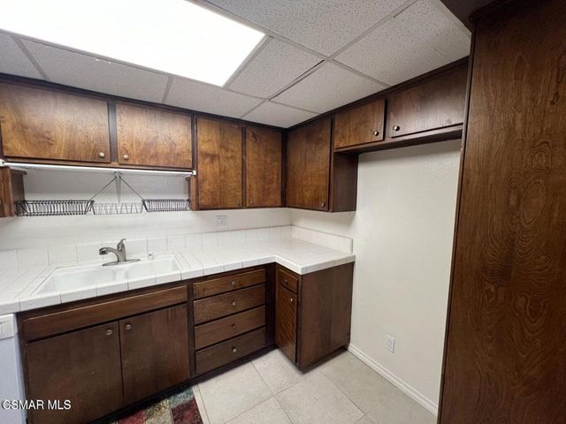 18617 Clark Street 4, Tarzana, CA 91356