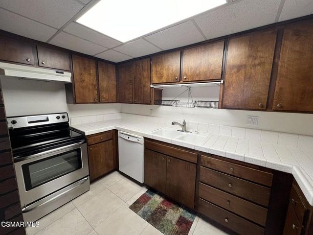 18617 Clark Street 4, Tarzana, CA 91356