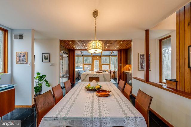 725 LAUREL RIDGE RD, Reinholds, PA 17569