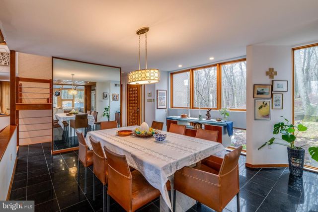 725 LAUREL RIDGE RD, Reinholds, PA 17569