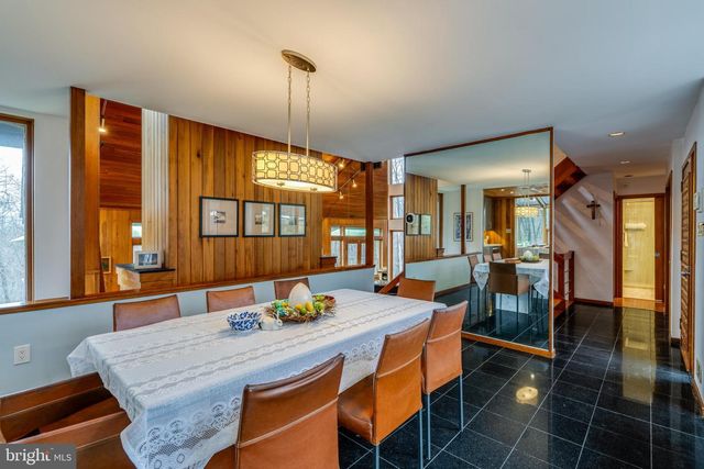 725 LAUREL RIDGE RD, Reinholds, PA 17569