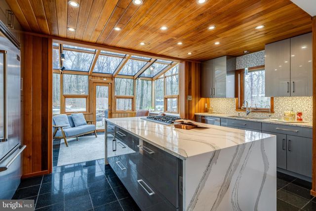 725 LAUREL RIDGE RD, Reinholds, PA 17569