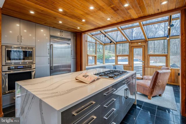 725 LAUREL RIDGE RD, Reinholds, PA 17569