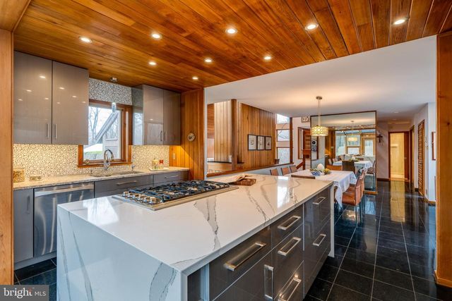 725 LAUREL RIDGE RD, Reinholds, PA 17569