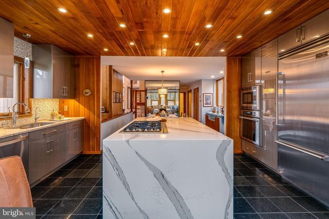 725 LAUREL RIDGE RD, Reinholds, PA 17569