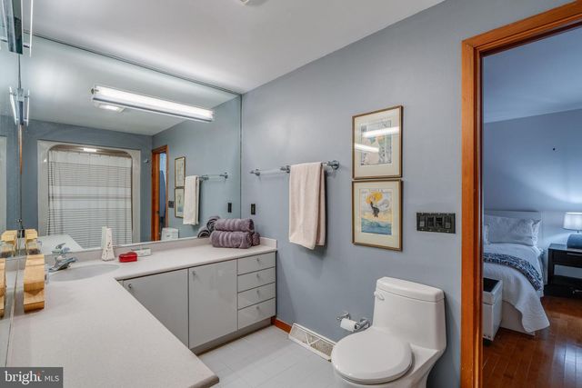 725 LAUREL RIDGE RD, Reinholds, PA 17569