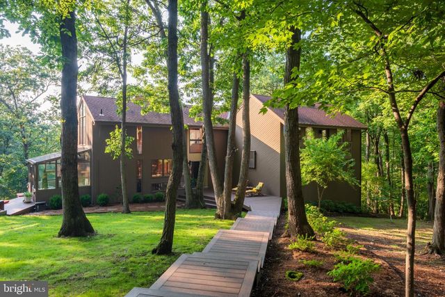 725 LAUREL RIDGE RD, Reinholds, PA 17569