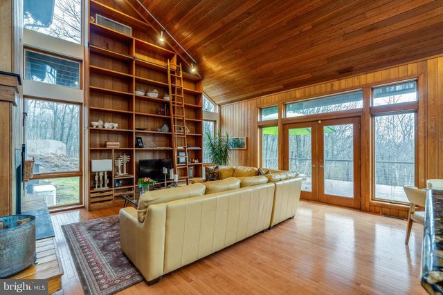 725 LAUREL RIDGE RD, Reinholds, PA 17569