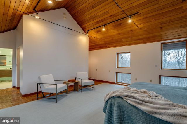 725 LAUREL RIDGE RD, Reinholds, PA 17569