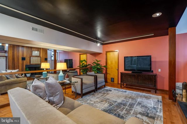 725 LAUREL RIDGE RD, Reinholds, PA 17569