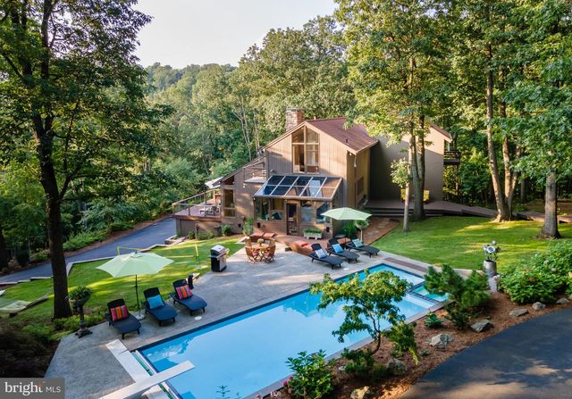 725 LAUREL RIDGE RD, Reinholds, PA 17569