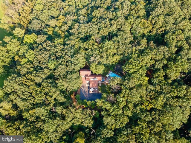 725 LAUREL RIDGE RD, Reinholds, PA 17569