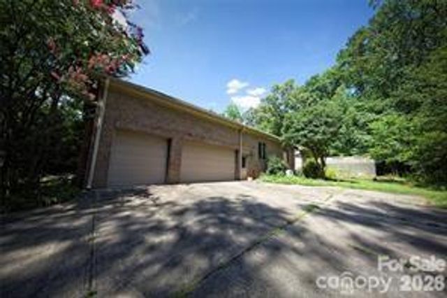 8680 Hills Dell Drive, Concord, NC 28027