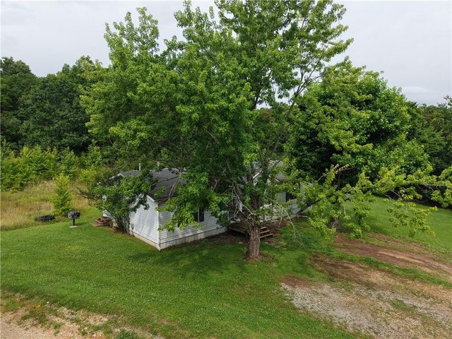 1833 S Hanshew Road, Fayetteville, AR 72701