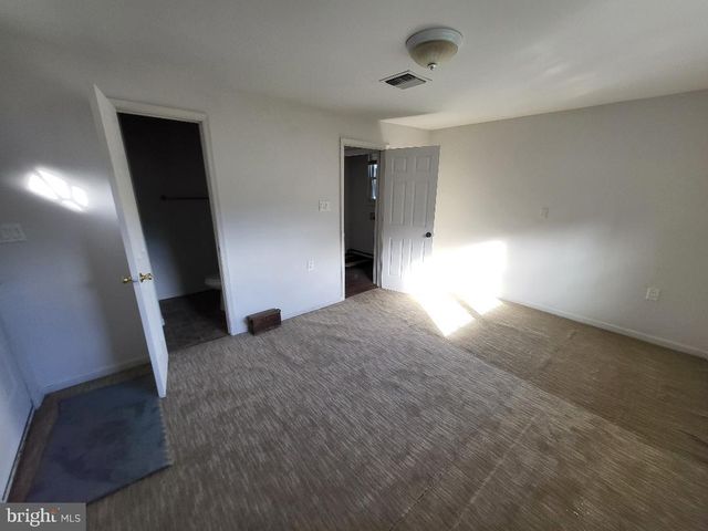 5 HOLDEN ST, Little Egg Harbor Twp, NJ 08087