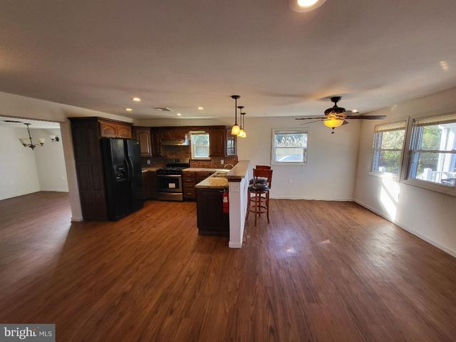 5 HOLDEN ST, Little Egg Harbor Twp, NJ 08087