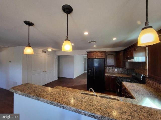 5 HOLDEN ST, Little Egg Harbor Twp, NJ 08087