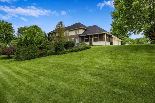 3002 Linnerud Drive, Stoughton, WI 53589