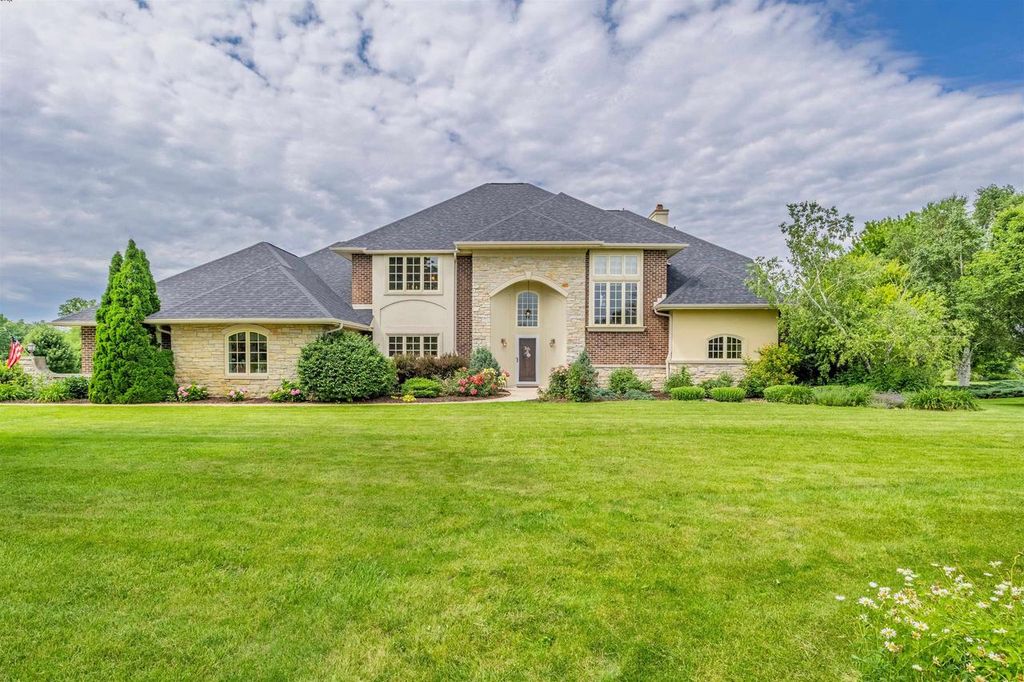 3002 Linnerud Drive, Stoughton, WI 53589