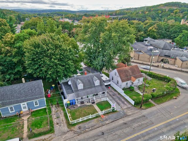 92 Pearl Lake Road, Waterbury, CT 06706